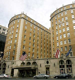 Fachada del hotel en el que se produjeron los hechos. (Foto: AP)