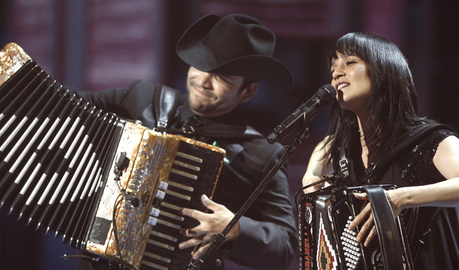 Julieta Venegas, right, performs at the 9th annual Latin Grammy Awards on Thursday, Nov. 13, 2008 in Houston. Matt Sayles / AP 