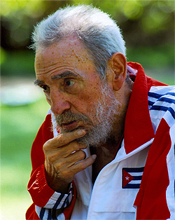  Fidel Castro reapareció tras 5 meses de ausencia en un video con el presidente venezolano Hugo Chávez y su hermano Raúl Castro.