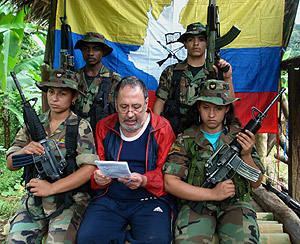 La última prueba de vida de Óscar Tulio Lizcano, enviada a su familia en abril de 2008. (Foto: EFE)