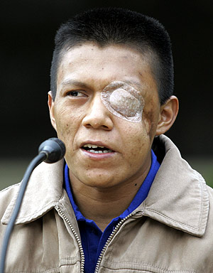 Wilson Bueno, durante su comparecencia en la sede del Ministerio de Defensa colombiano en Bogotá. (Foto: AP)