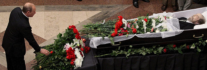 El primer ministro ruso, Vladimir Putin, en el funeral por el Premio Nobel, en Moscú. (Foto: EFE)