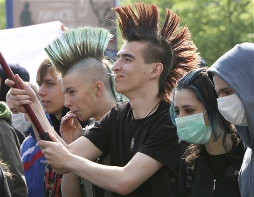 En Rusia, hasta los punks tienen algo que decir con motivo del día del trabajador. AP 