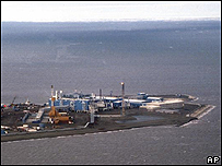 Plataforma de explotación petrolera en el Océano Ártico, cerca de Alaska.