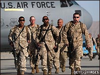 Infantes de marina de EE.UU. llegan a Afganistán
