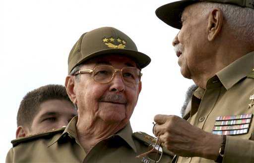 Esta es la primera manifestación de Raúl Castro como mandatario de Cuba, luego de reemplazar a su hermano Fidel en febrero tras un año y medio de cubrir como interino la salida del barbado líder de 81 años y enfermo tras una operación intestinal. Ismael Francisco / AP 