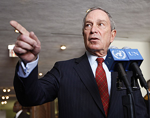 Michael Bloomberg responde a las preguntas durante un debate sobre el cambio climático. (Foto: Reurers)