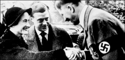 Los duques de Windsor junto a Adolfo Hitler