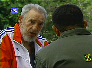 Imagen divulgada por la TV cubana del encuentro de Fidel Castro con Hugo Chávez. AFP/Getty Images 
