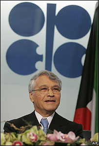 El presidente de la OPEP, Chakib Khelil, durante una rueda de prensa, 1 de febrero 2008