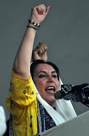 Bhutto, en un mitin, el pasado 23 de diciembre. (Foto: AFP) Bhutto, en un mitin, el pasado 23 de diciembre. (Foto: AFP)