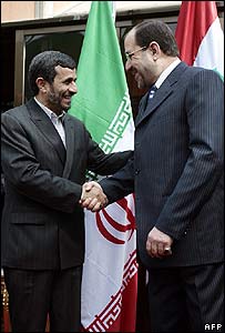  Mahmoud Ahmadinejad (izq.) y Nouri Maliki (der.) el 2 de marzo de 2008