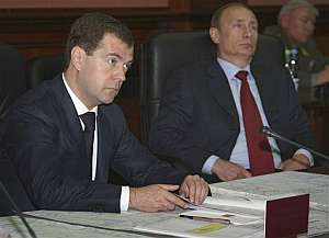 El presidente ruso, Dmitri Medvedev, y el primer ministro, Vladimir Putin. (Foto: AP)