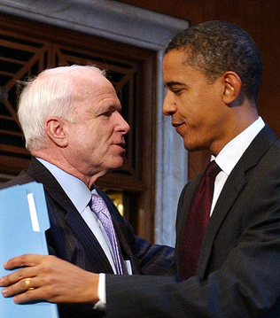  Foto de archivo de un encuentro entre Obama y McCain en el Capitolio.