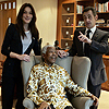 Los Sarkozy visitan a Nelson Mandela