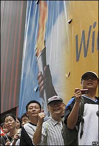 Hongkoneses presencian el relevo de la antorcha olímpica