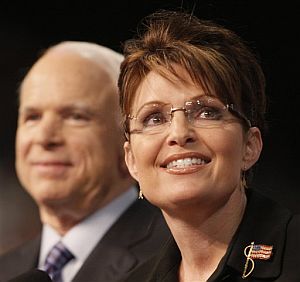 Palin junto con John McCain. (Foto: AP)