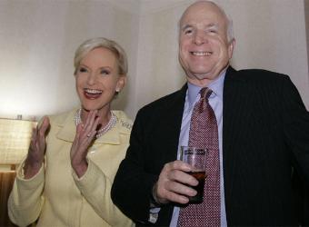 McCain celebra su victoria